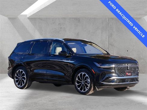 Used 2025 Lincoln Nautilus Reserve image 1