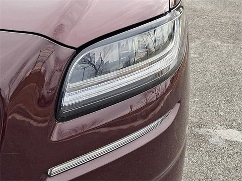 Used 2022 Lincoln Nautilus Reserve image 9