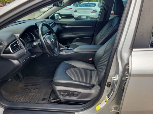 Used 2021 Toyota Camry SE FWD image 14