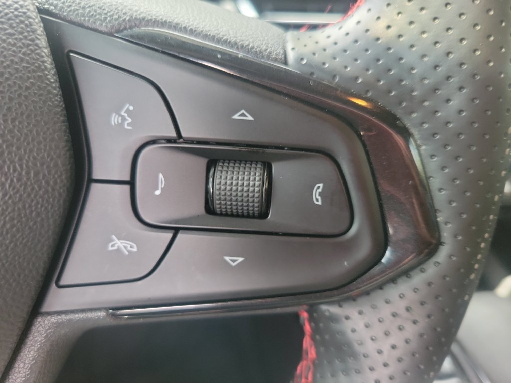 Used 2025 Chevrolet Trax RS w/ Sunroof Package FWD image 20