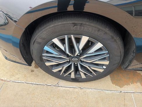 Used 2025 Nissan Altima 2.5 SV FWD image 17