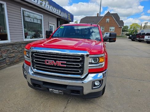Used 2016 GMC Sierra 2500 SLE w/ SLE Preferred Package AWD/4WD image 4