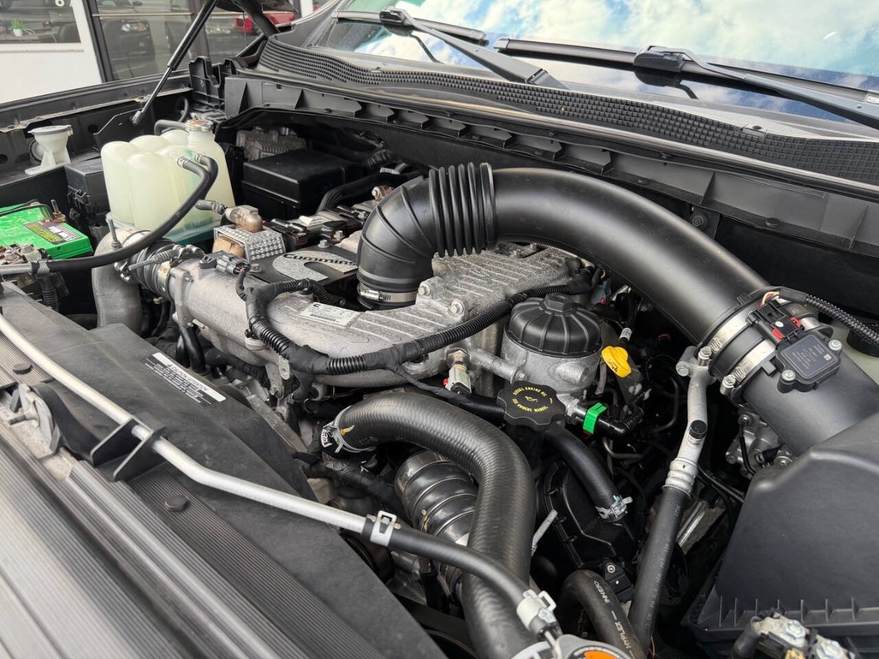Used 2017 Nissan Titan SV AWD/4WD image 16