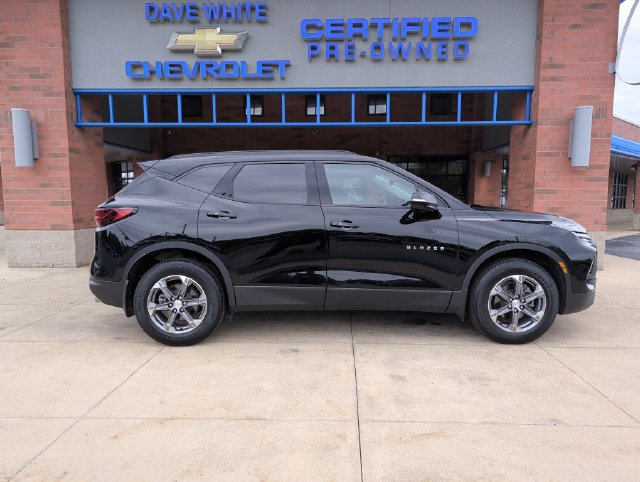 Used 2024 Chevrolet Blazer LT w/ Sound & Technology Package FWD image 10