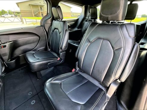 Used 2025 Chrysler Pacifica Select FWD image 24