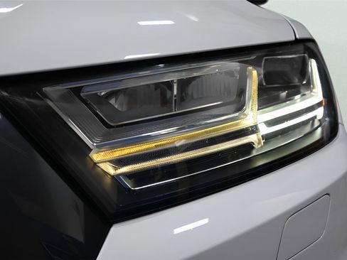 Used 2017 Audi Q7 3.0T Prestige w/ Prestige Package image 38