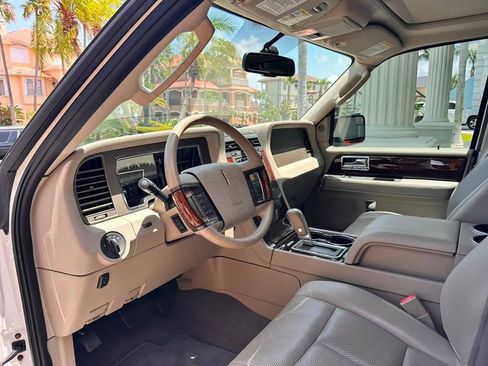 Used 2014 Lincoln Navigator 2WD image 15