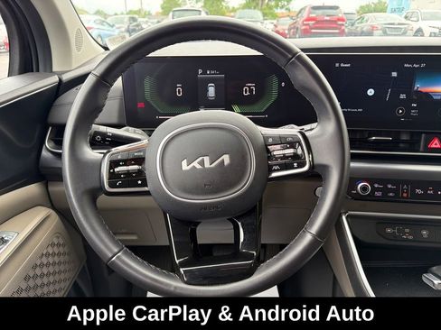 Used 2025 Kia Carnival FWD image 18