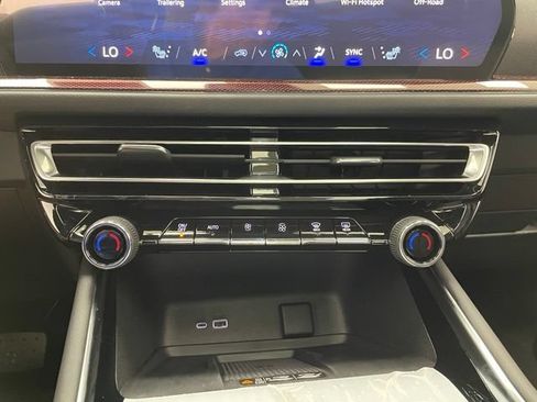 New 2026 Chevrolet Traverse Z71 w/ Driver Confidence Package AWD/4WD image 6