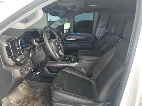 Used 2025 Chevrolet Silverado 2500 LTZ w/ LTZ Premium Package AWD/4WD image 8