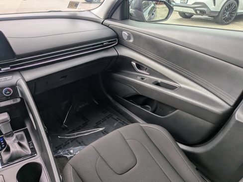 Used 2024 Hyundai Elantra SEL FWD image 14