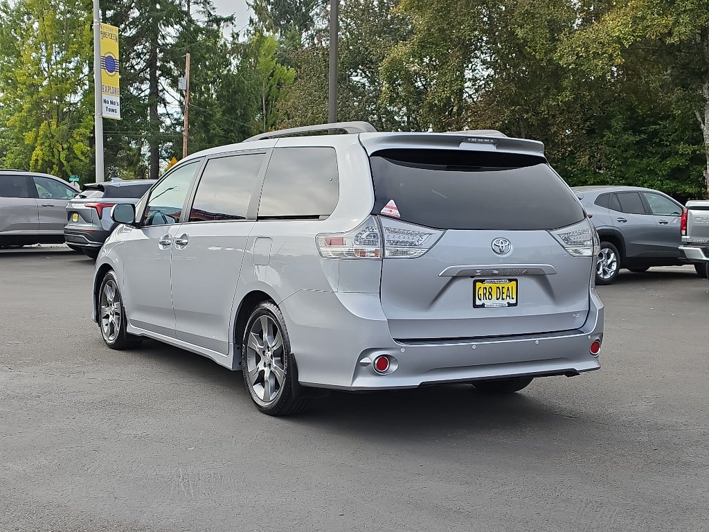 Used 2015 Toyota Sienna SE FWD image 4