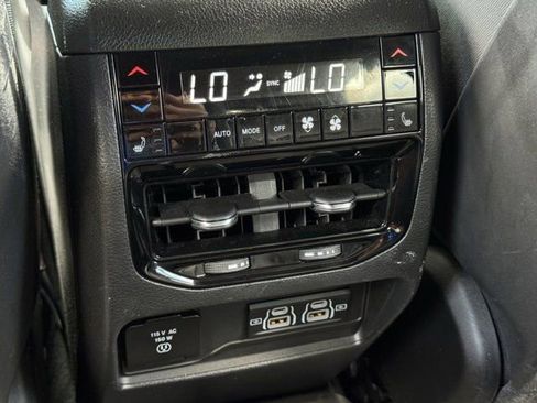 Used 2023 Jeep Grand Cherokee Overland w/ Luxury Tech Group IV AWD/4WD image 31