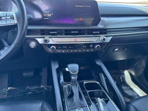 Used 2024 Kia Telluride LX FWD image 11