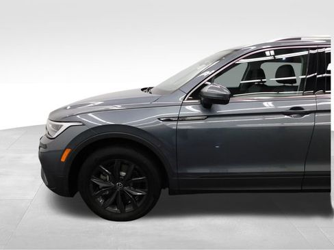 Used 2024 Volkswagen Tiguan SE image 11