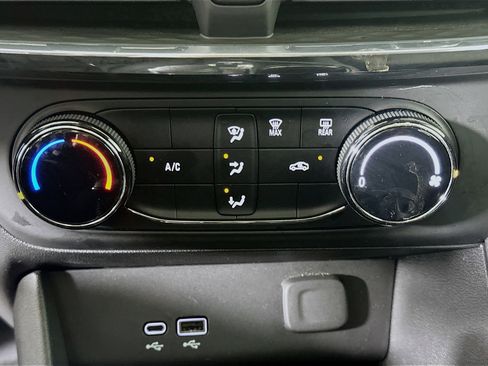 Used 2025 Buick Encore GX Preferred image 23