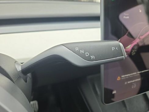 Used 2022 Tesla Model Y Long Range image 8