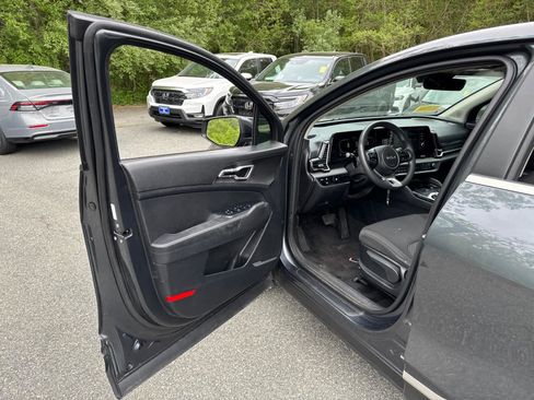 Used 2023 Kia Sportage LX image 12