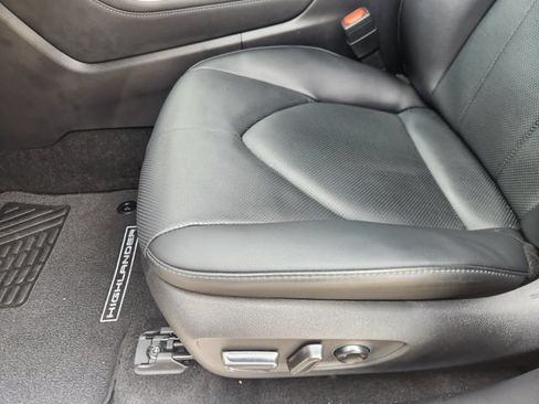 Certified 2025 Toyota Highlander Limited AWD/4WD image 21