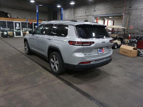 Used 2021 Jeep Grand Cherokee L Limited w/ Luxury Tech Group II image 23