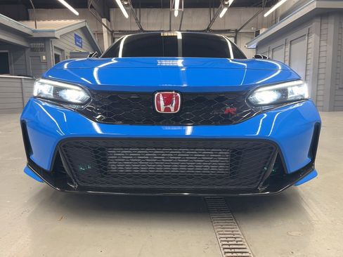 Used 2024 Honda Civic Type R image 2