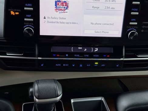 Used 2021 Toyota Sienna XLE FWD image 14