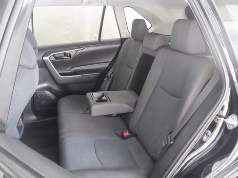 Used 2021 Toyota RAV4 LE image 8