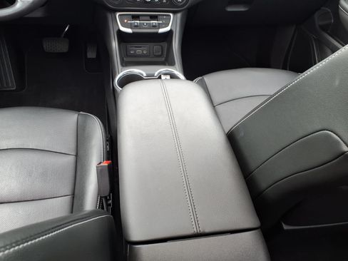 Certified 2022 GMC Terrain SLT w/ Elevation Edition AWD/4WD image 16