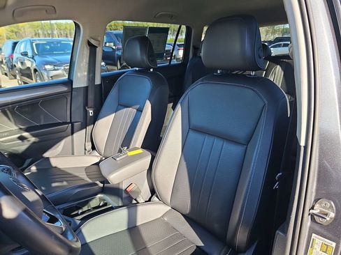 Used 2022 Volkswagen Tiguan SE image 19