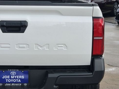 Used 2025 Toyota Tacoma SR AWD/4WD image 9
