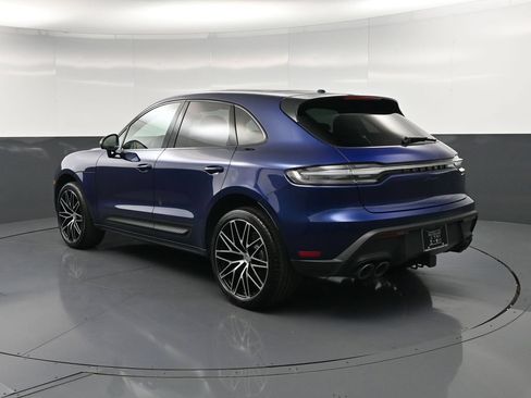 Certified 2026 Porsche Macan AWD/4WD image 3
