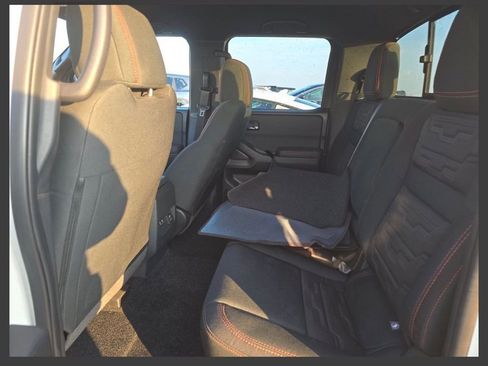 Used 2024 Nissan Frontier PRO-4X w/ Pro Convenience Package image 12