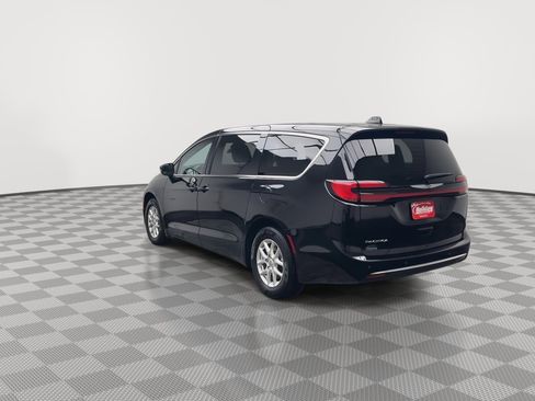 Used 2024 Chrysler Pacifica Touring-L image 37