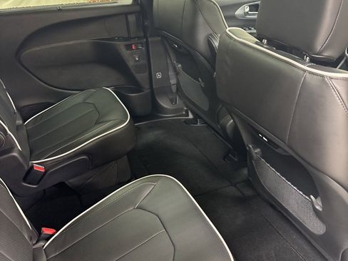 New 2026 Chrysler Pacifica Limited w/ S Appearance Package image 37
