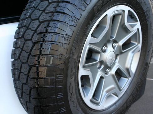 Used 2018 Jeep Wrangler Unlimited Sport w/ Connectivity Group image 31