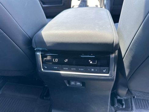 Used 2024 Lexus GX 550 w/ Accessory Package (Z1) AWD/4WD image 30