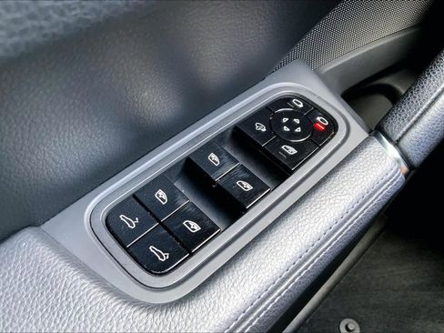 Used 2021 Porsche Cayenne AWD/4WD image 35