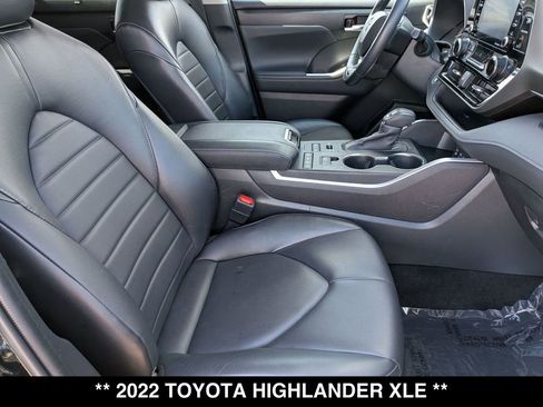 Used 2022 Toyota Highlander XLE AWD/4WD image 29