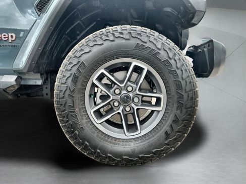 Certified 2025 Jeep Gladiator Mojave AWD/4WD image 32