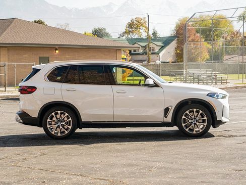 Used 2025 BMW X5 xDrive50e image 4