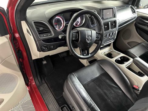 Used 2014 Dodge Grand Caravan SXT image 10