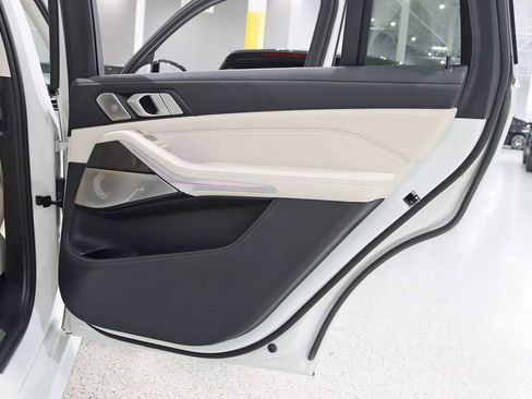 Used 2022 BMW ALPINA XB7 AWD/4WD image 44