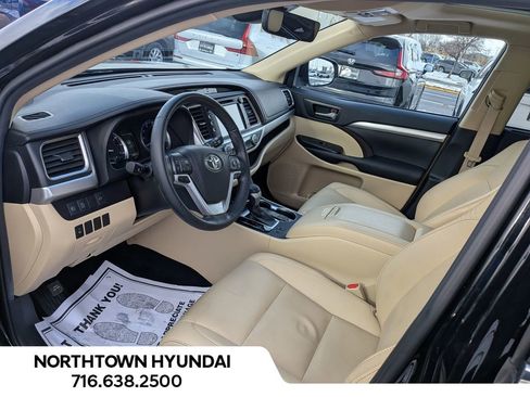 Used 2019 Toyota Highlander XLE image 11