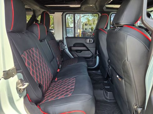 Used 2024 Jeep Wrangler Unlimited Rubicon w/ Technology Group AWD/4WD image 18