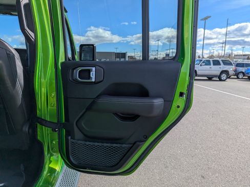Used 2019 Jeep Wrangler Unlimited Sahara w/ Dual Top Group AWD/4WD image 34