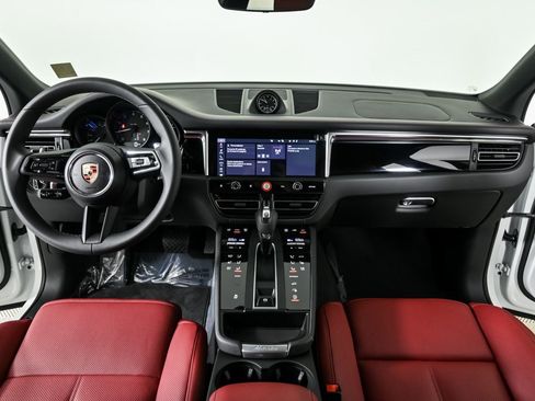 New 2025 Porsche Macan image 18
