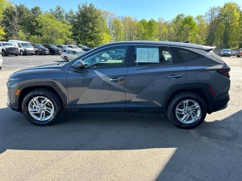 Used 2025 Hyundai Tucson SE AWD/4WD image 3