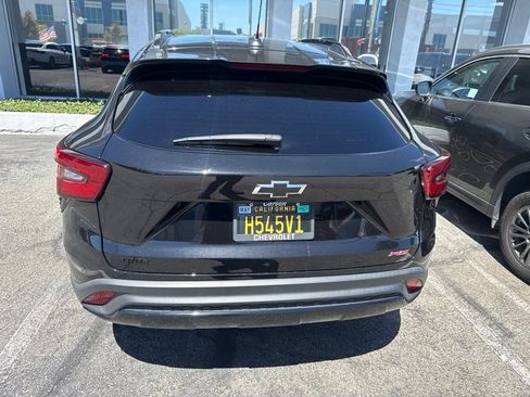 Used 2024 Chevrolet Trax RS w/ Sunroof Package FWD image 3