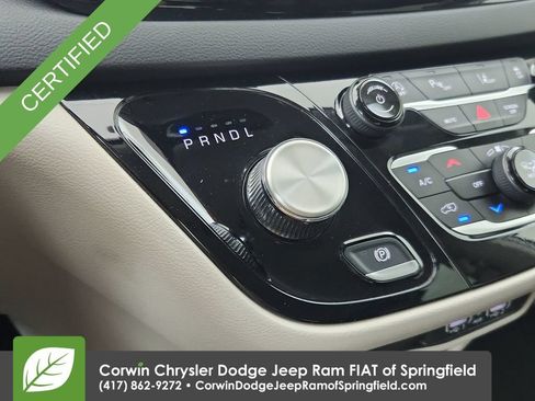 Used 2024 Chrysler Pacifica Touring-L FWD image 28