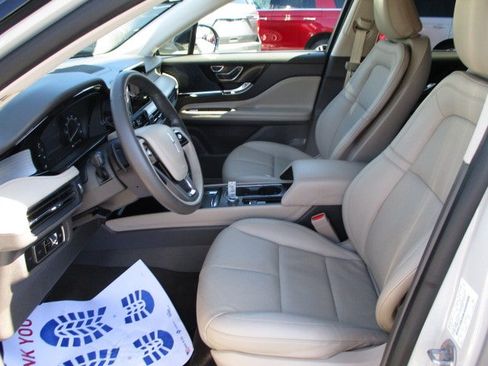 Used 2021 Lincoln Corsair FWD w/ Premium Package image 5